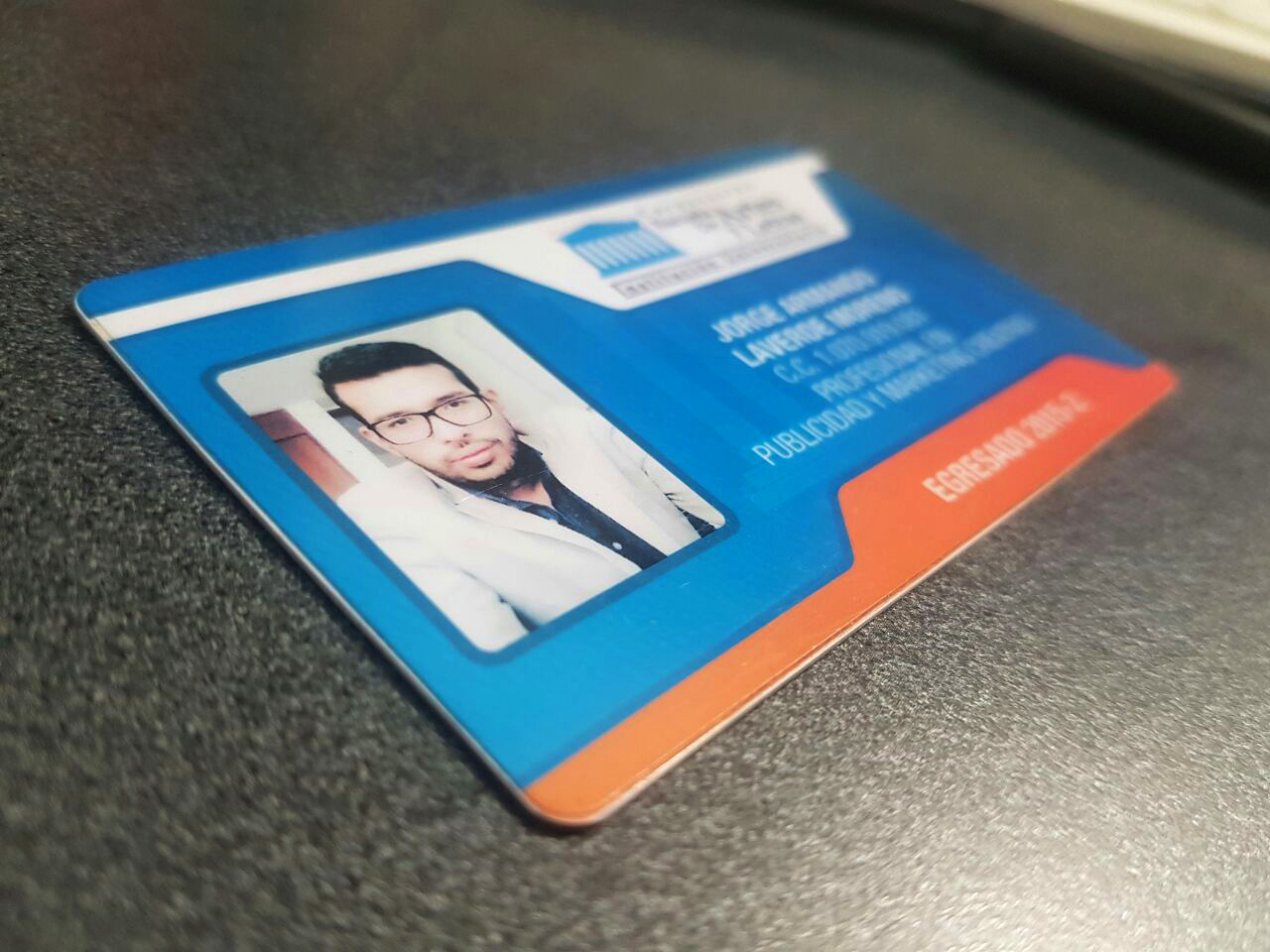 Carnet Egresados Escuela de Artes y Letras